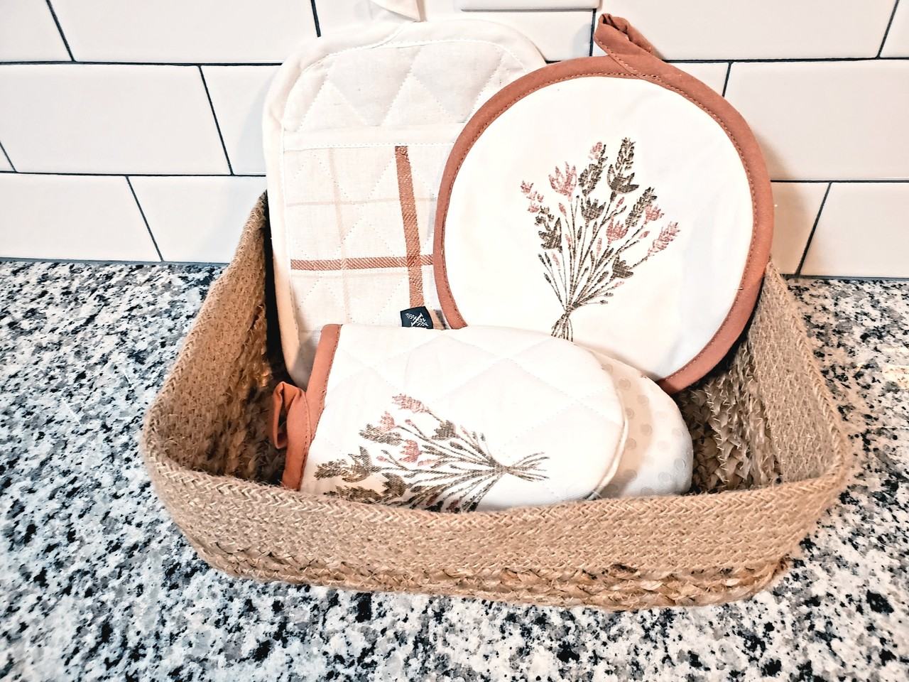 1538 Ne 42nd St #NA - Photo 6 of 28