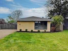 featured image of 21 Julie Dr