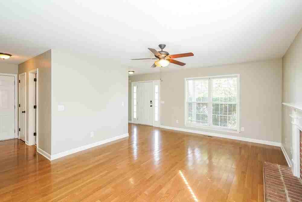 2817 Sutherland Dr - Photo 4 of 17