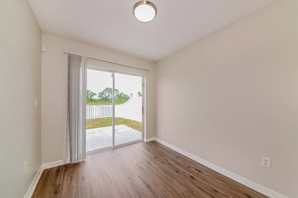 727 Cristelle Jean Dr - Photo 5 of 16