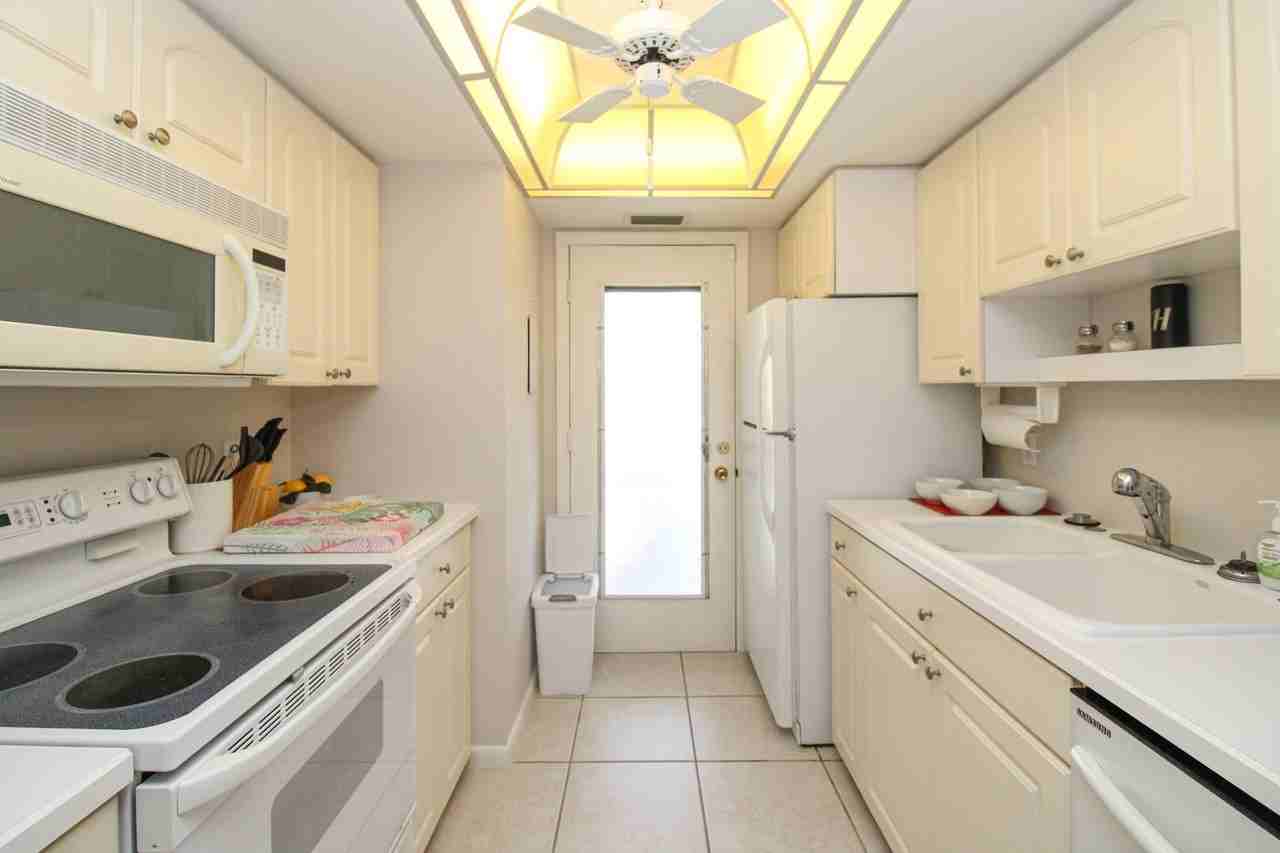 333 4th Ave S #202 - Photo 7 of 35