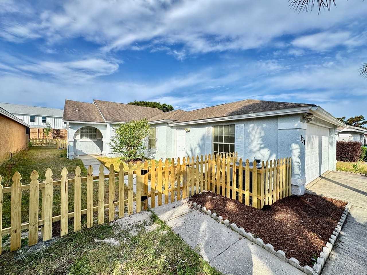 131 Glades Turn - Photo 2 of 38