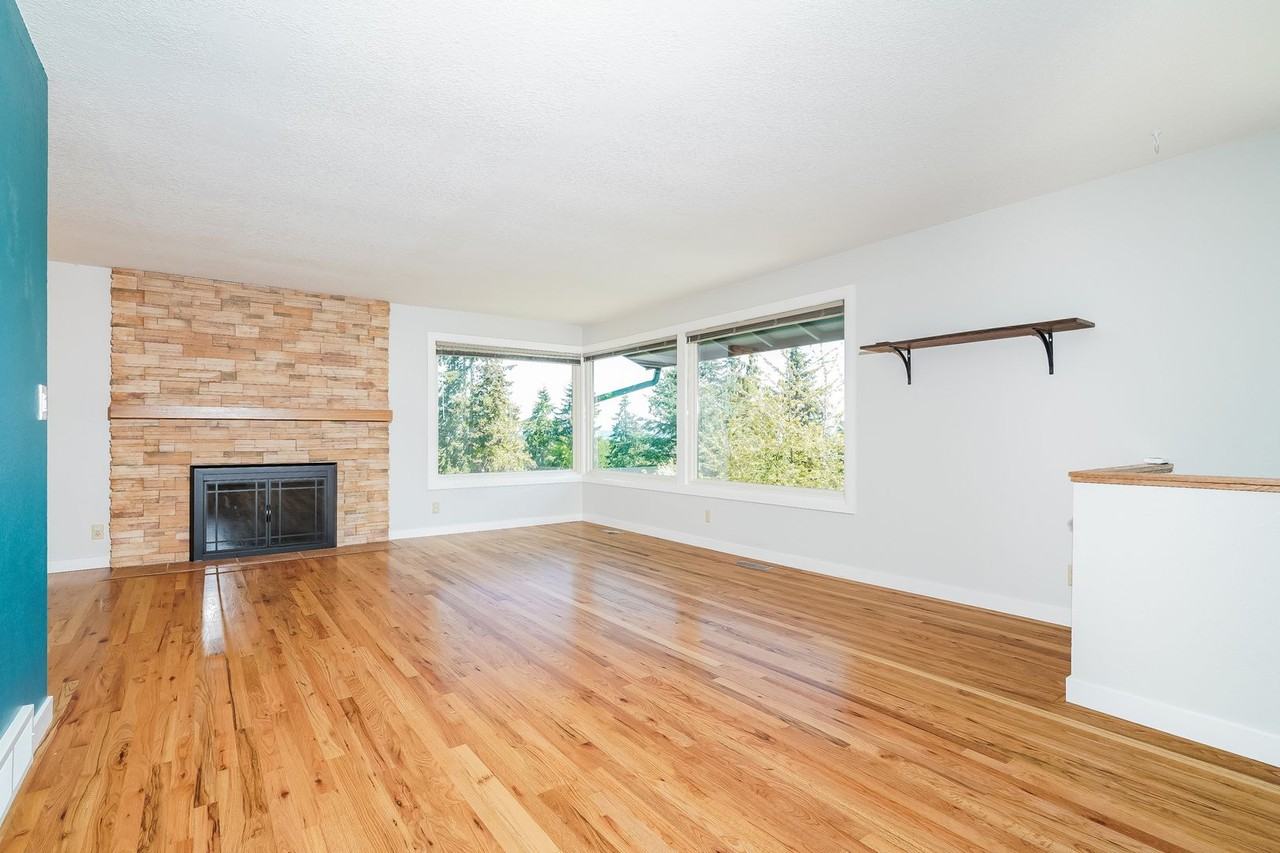 4738 Ne 193rd St - Photo 3 of 17