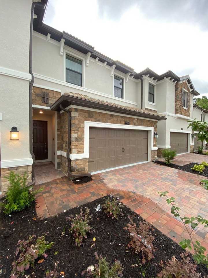 8507 Honors St - Photo 2 of 25