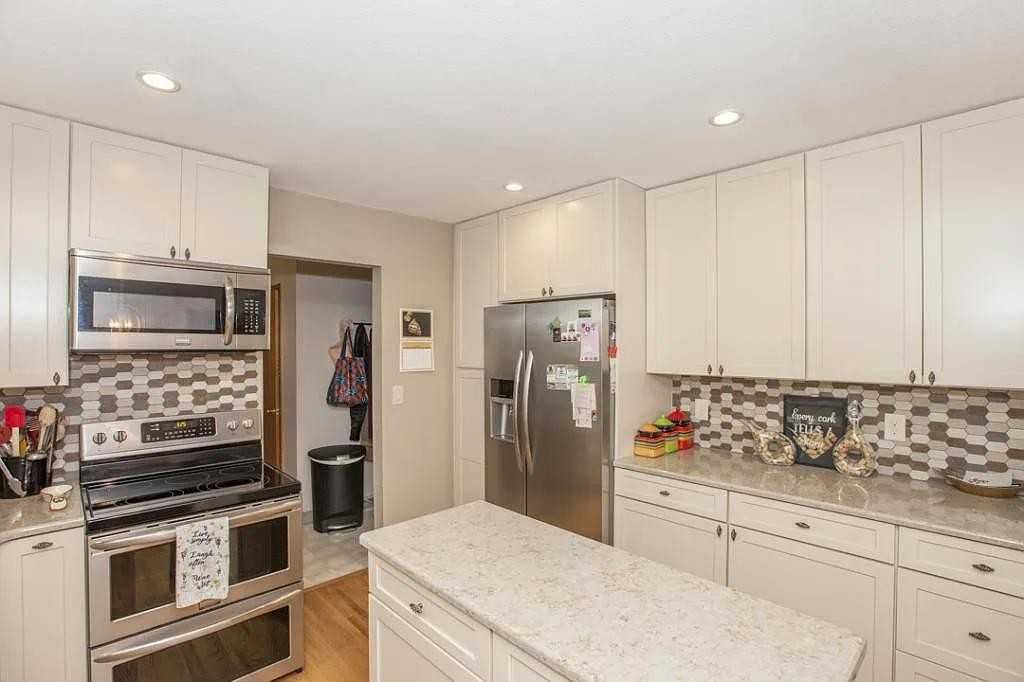 1020 Meadowbrook Dr - Photo 3 of 14