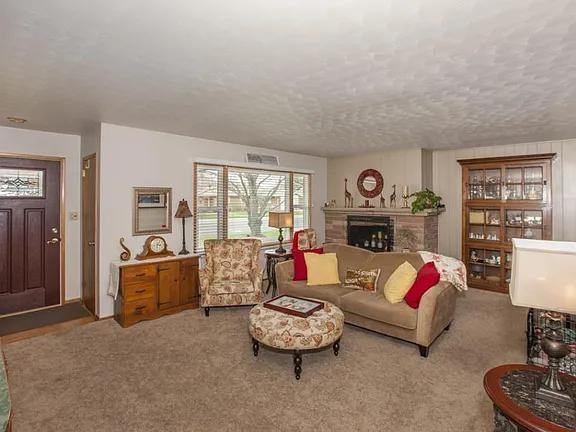 1020 Meadowbrook Dr - Photo 7 of 14