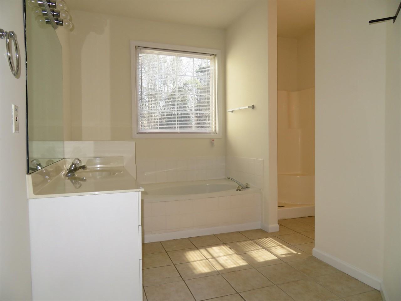 8842 Fairview Blf #1 - Photo 5 of 10
