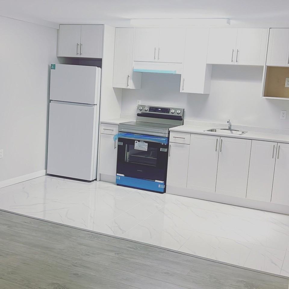 1203 Pinehurst Drive - Photo 2 of 10