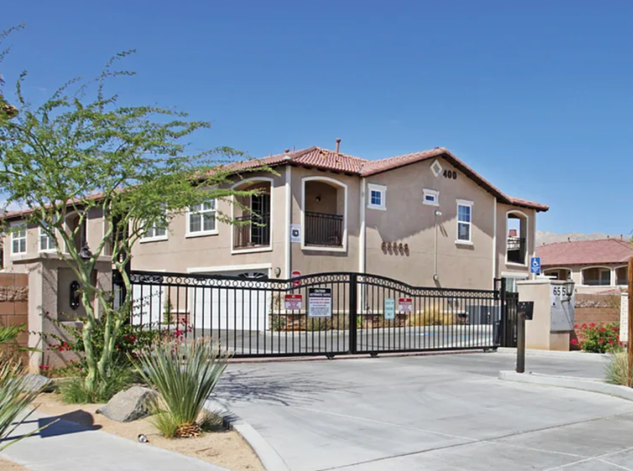 Willow Crest Townhome Apartments - Photo 5 of 11