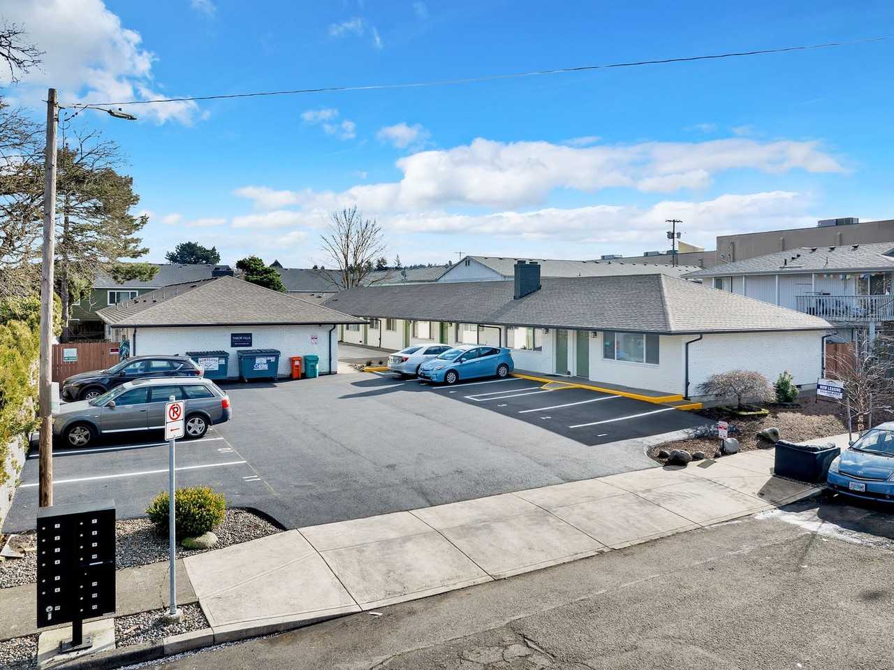 Tabor Villa - Photo 2 of 25