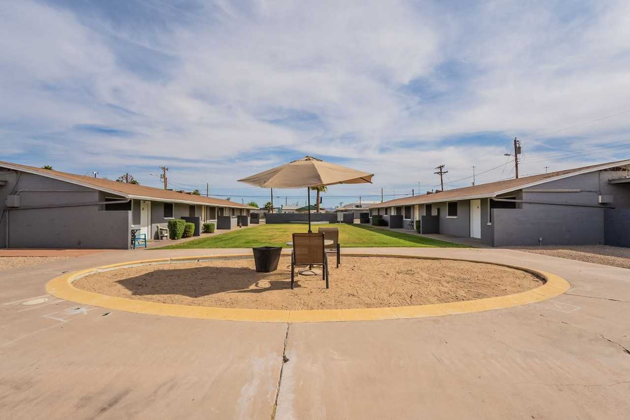 Free!!!! Beautiful One Bedroom Available. 1 month off first months rent move in promotion - Photo 6 of 26