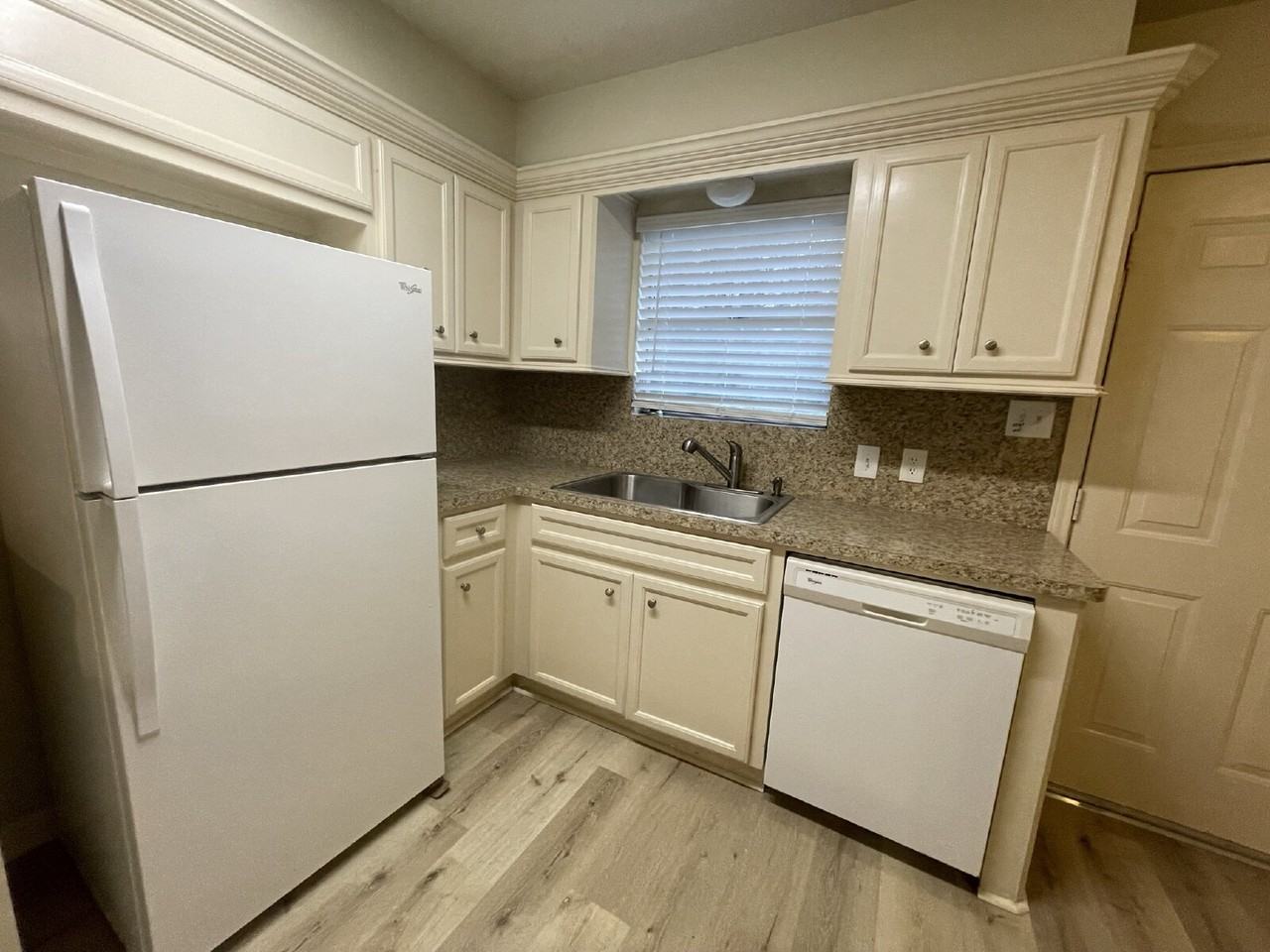 14745 Liberty St - Photo 6 of 17