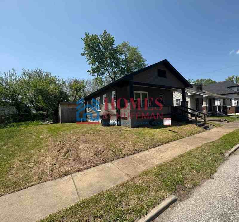 539 S Denby Ave - Photo 2 of 14