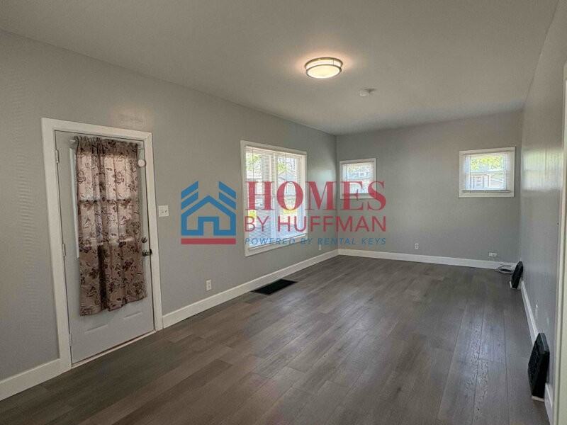 539 S Denby Ave - Photo 3 of 14