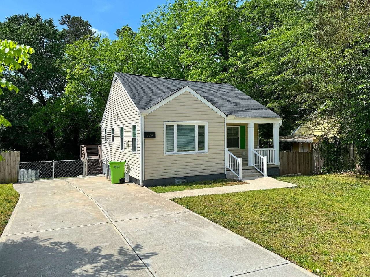 229 Pecan Rd - Photo 2 of 16