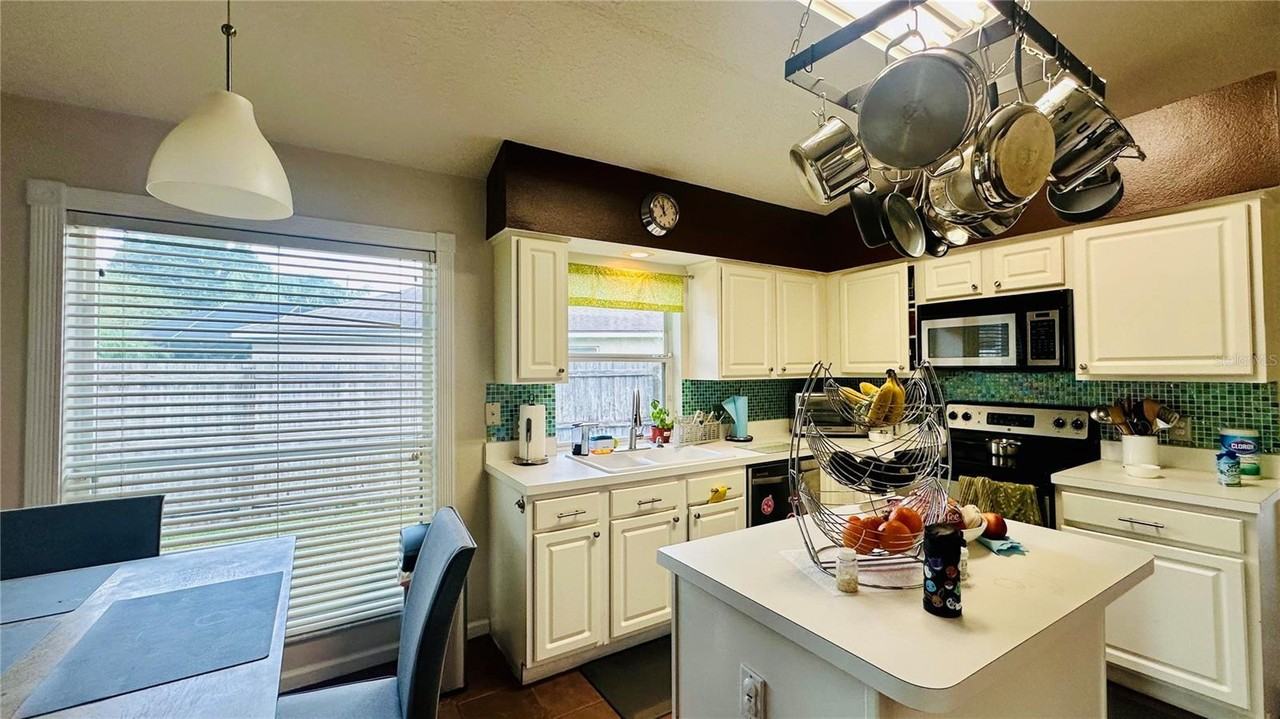 3227 Herons Point Cir - Photo 2 of 15
