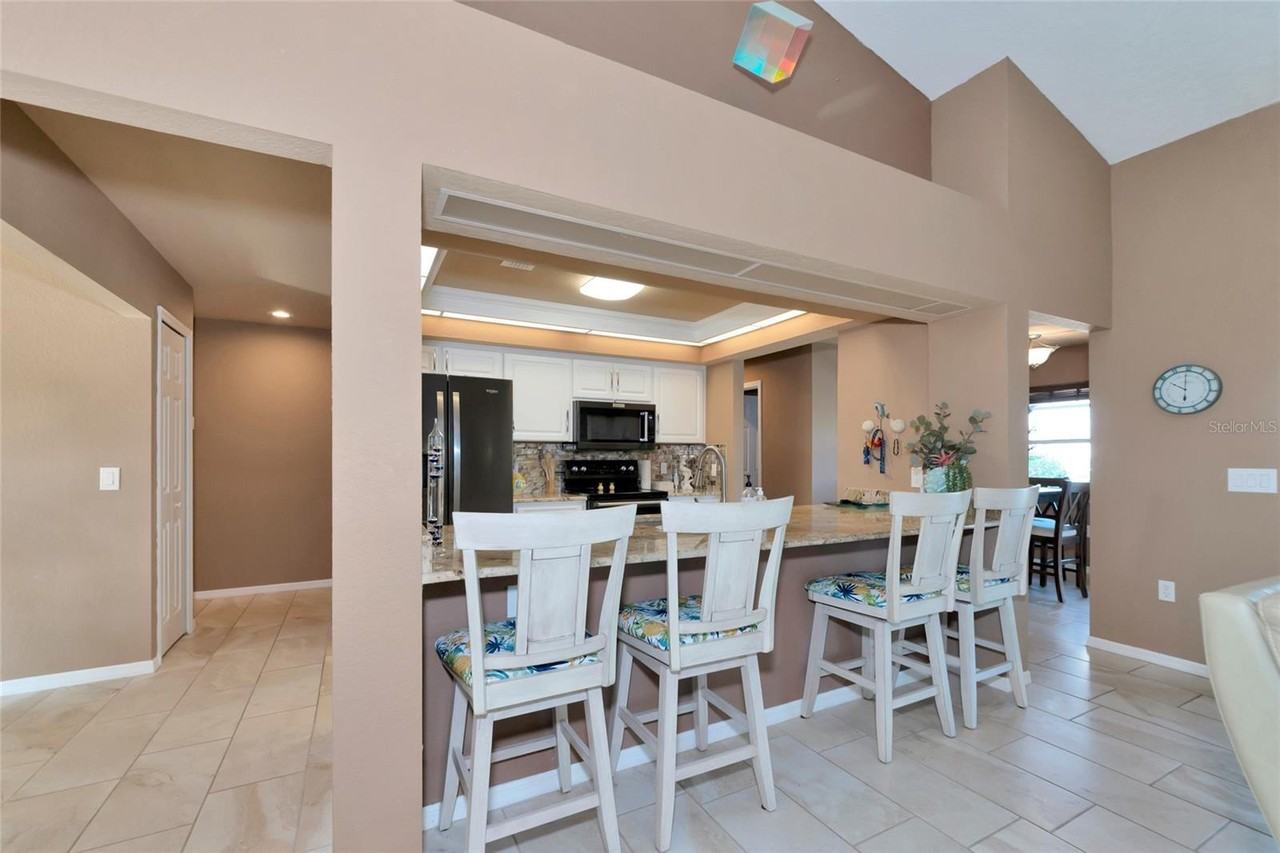 15564 Ruston Cir - Photo 5 of 50