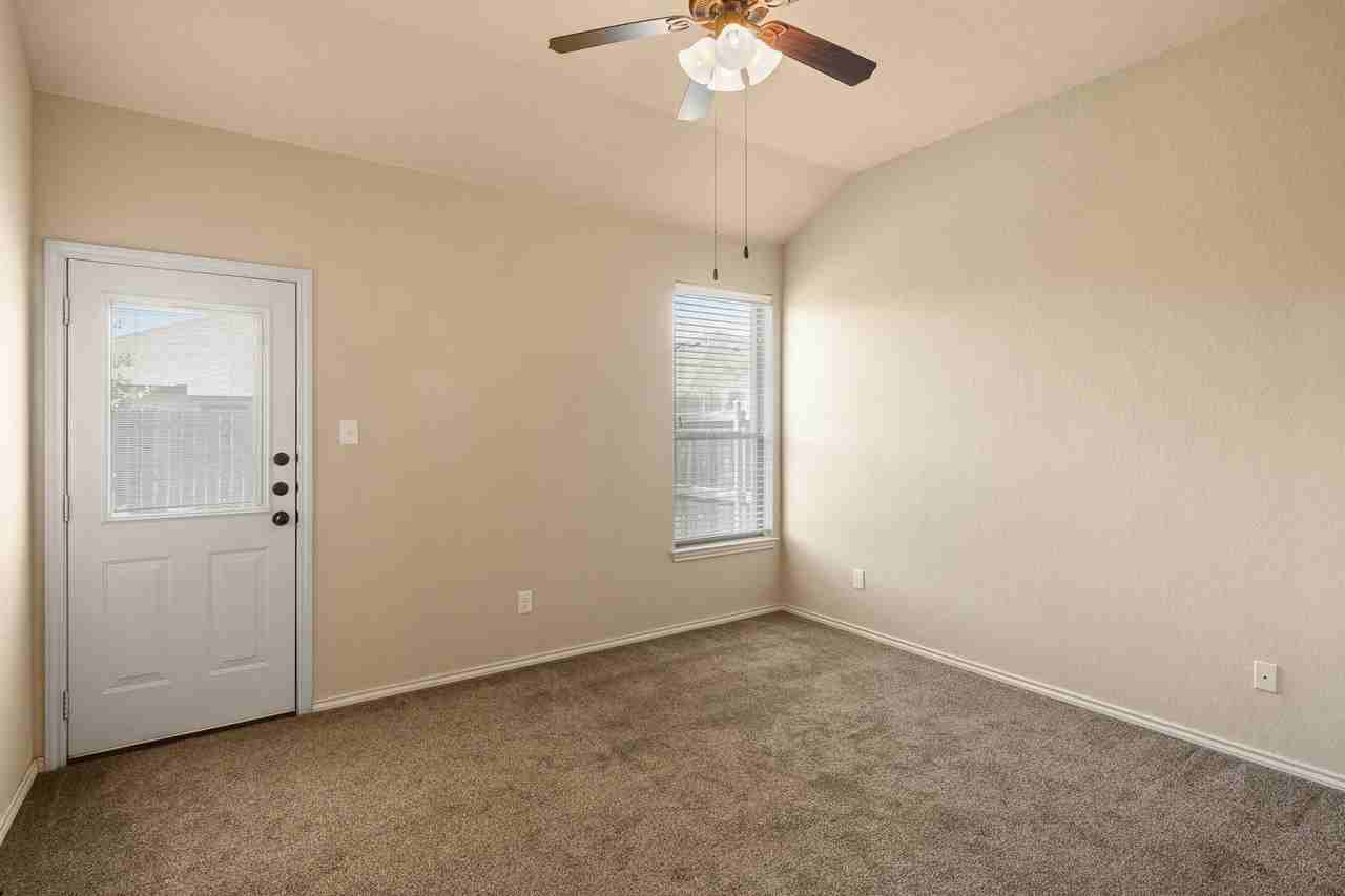 533 Creekside Cir - Photo 7 of 13
