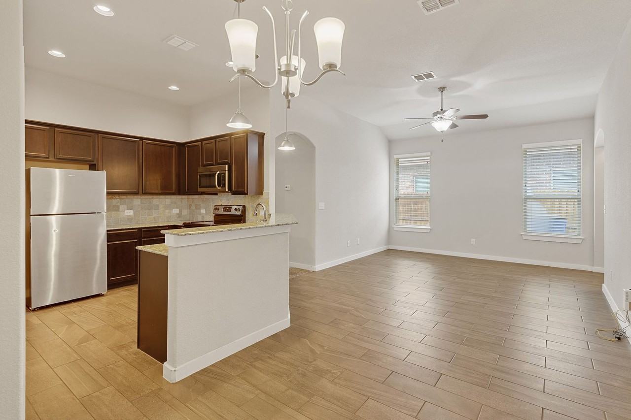 110 Hidden Springs Dr - Photo 4 of 16