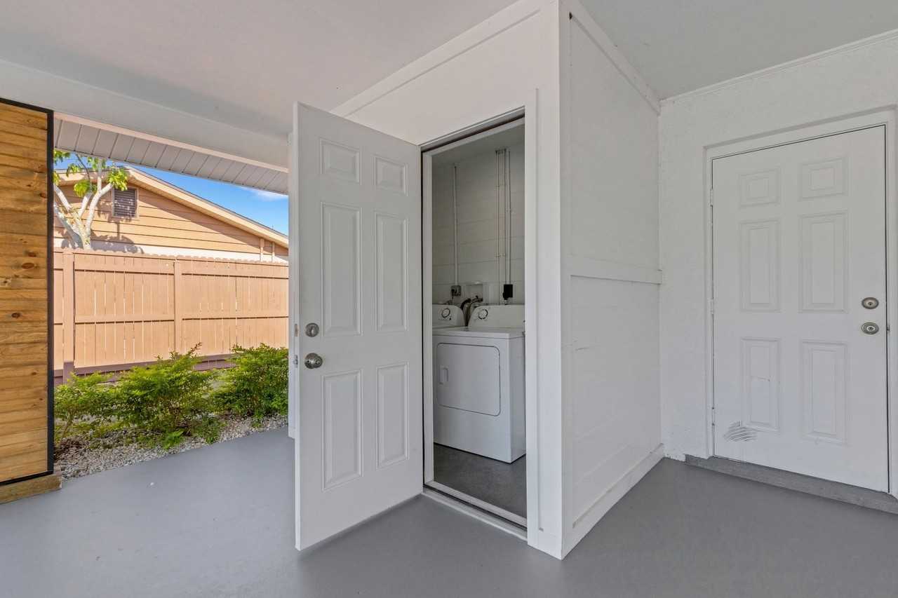 2707 Grove St - Photo 3 of 50