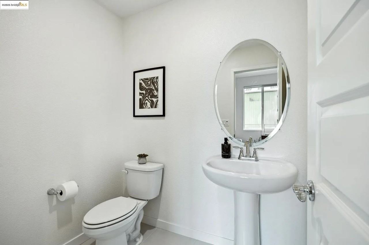 1672 17th St - Photo 4 of 37