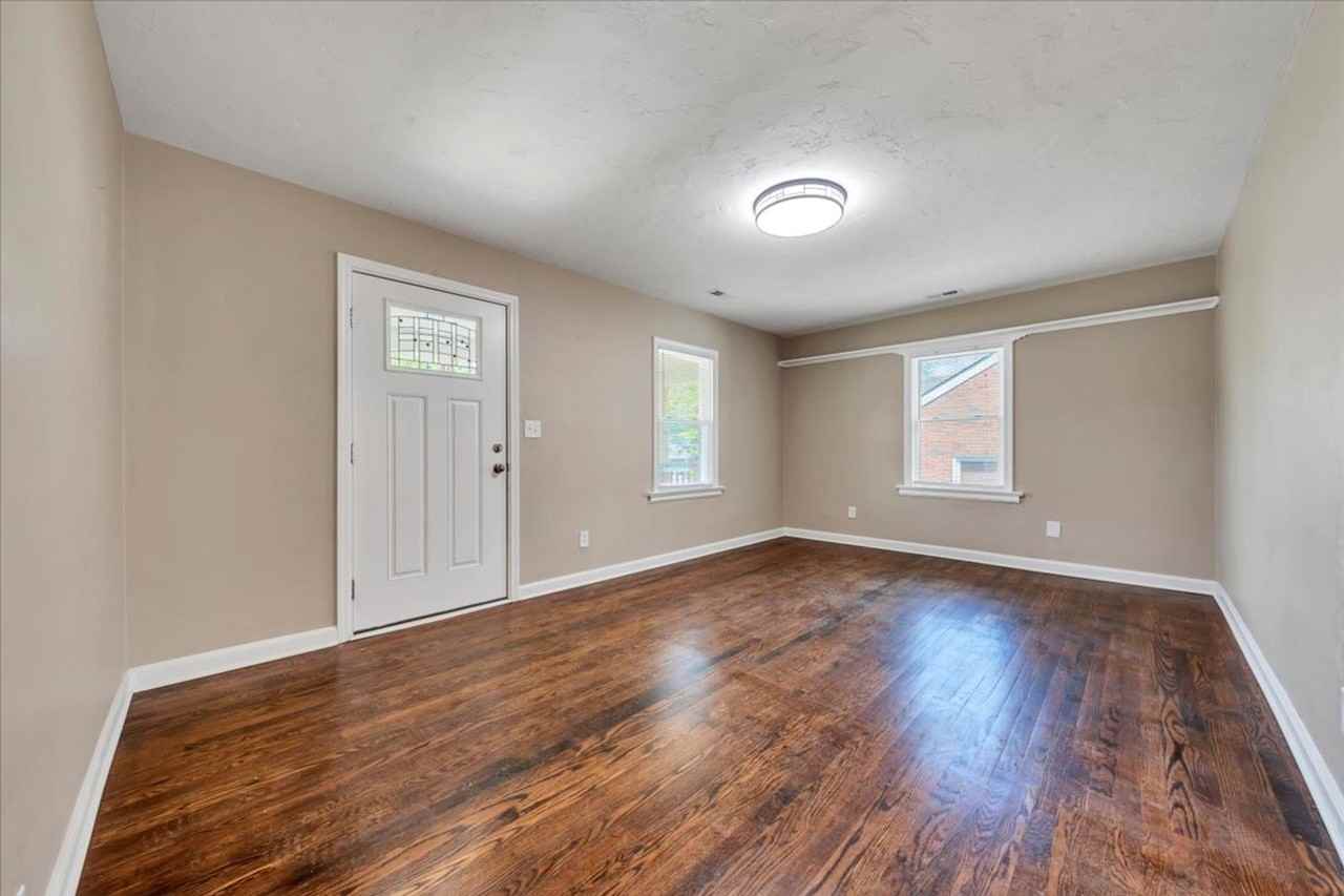 1033 Hunt Ave Nw - Photo 3 of 7