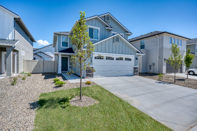 6198 N Carlese Ave - Photo 2 of 20