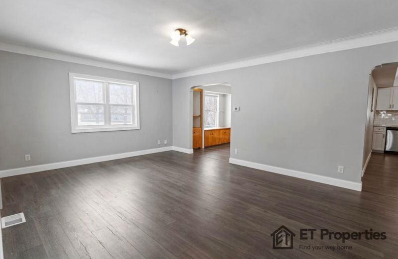 849 Spencer St Ne - Photo 3 of 12