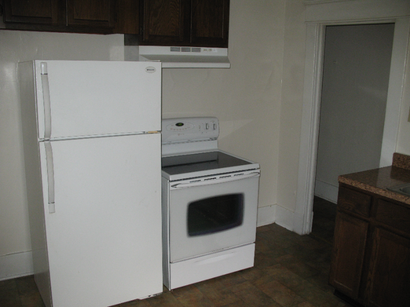 329 1/2 E 26th St #2 - Photo 2 of 7