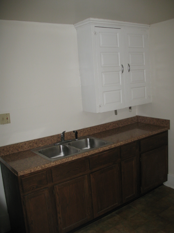 329 1/2 E 26th St #2 - Photo 3 of 7