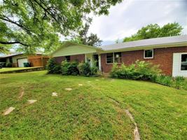 featured image of 2115 Glenwood Ln