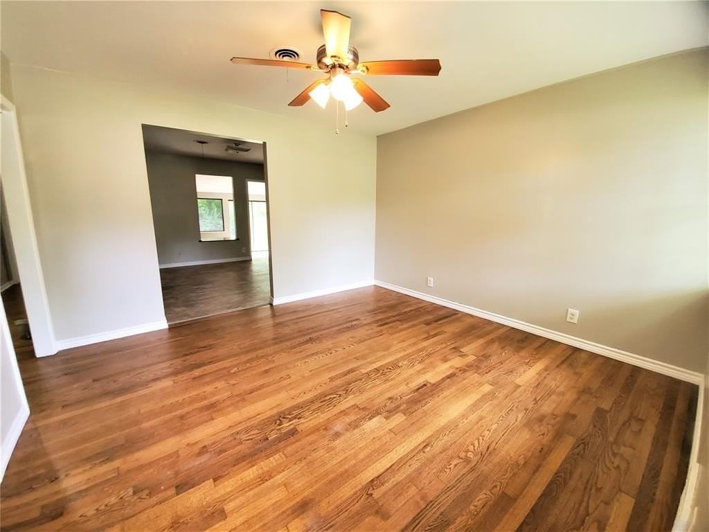 2115 Glenwood Ln - Photo 2 of 23