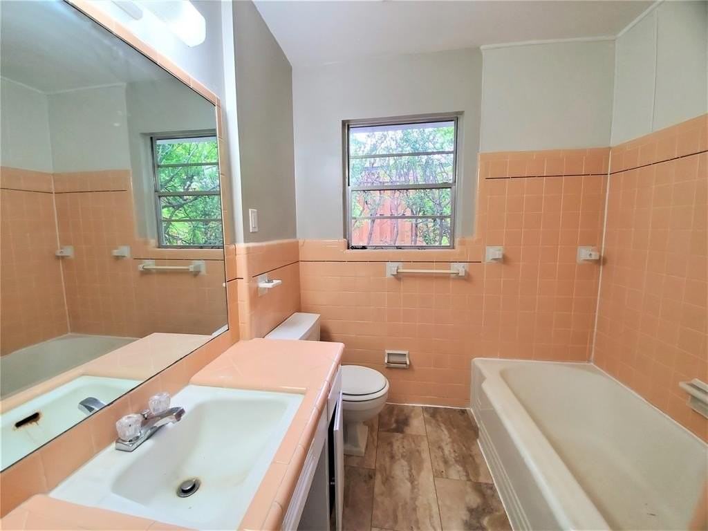 2115 Glenwood Ln - Photo 6 of 23