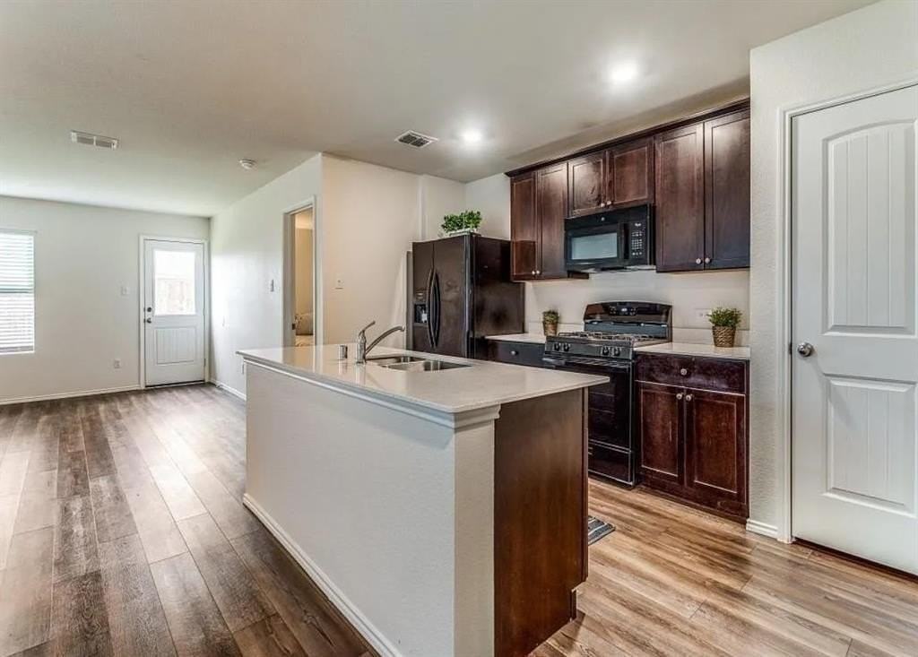 401 Everglades Street - Photo 3 of 24