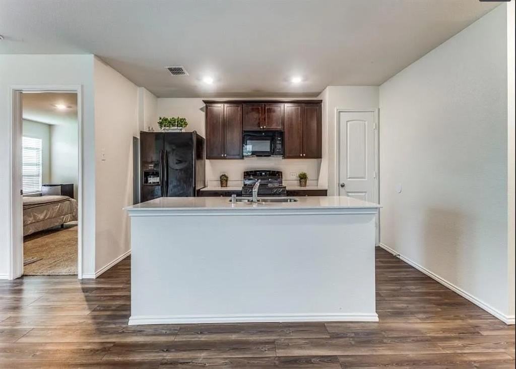 401 Everglades Street - Photo 4 of 24