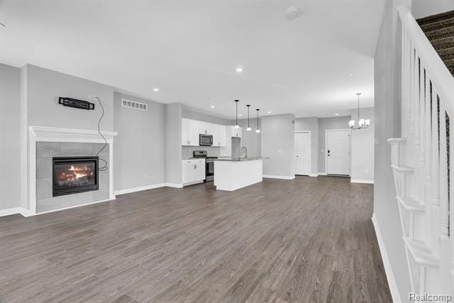 171 Jotham Ave - Photo 7 of 49