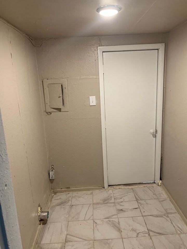 754 S 2nd St - Photo 3 of 8