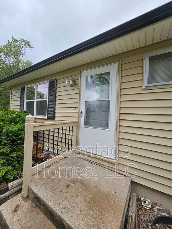 3212 N 68th St - Photo 3 of 19