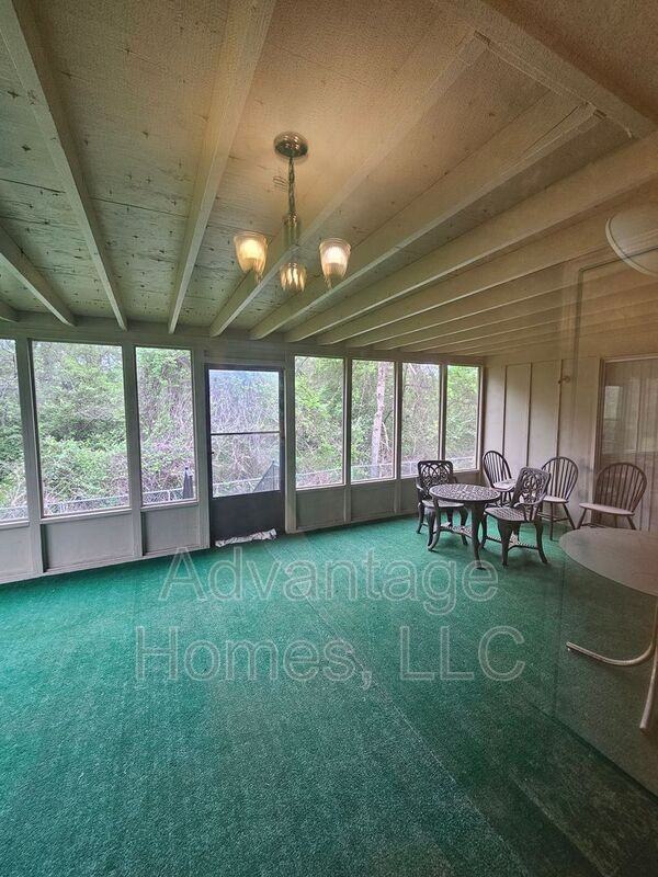 3212 N 68th St - Photo 4 of 26