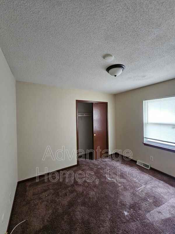 3212 N 68th St - Photo 7 of 26