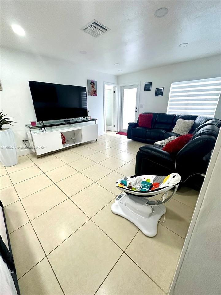 12958 Sw 50th Ln - Photo 3 of 7