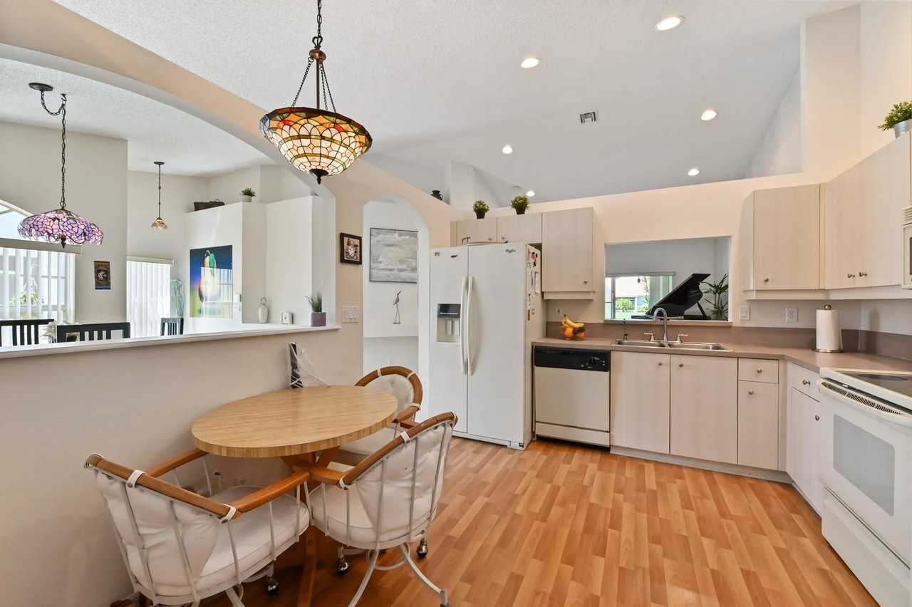 6077 Lake Hibiscus Dr #6077 - Photo 6 of 41