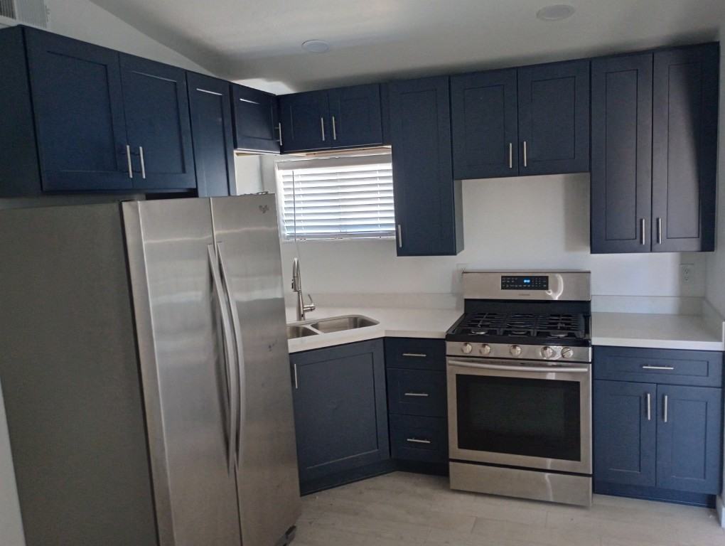 107 N Myers Blvd - Photo 2 of 15