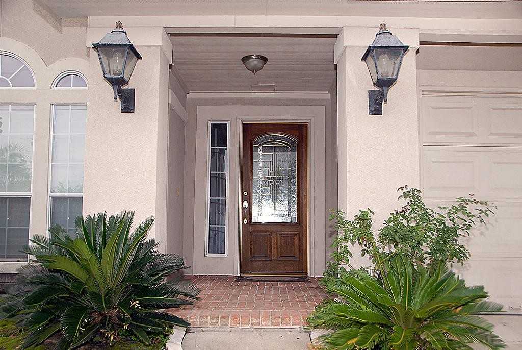 40 Pebble Beach Ct - Photo 2 of 29