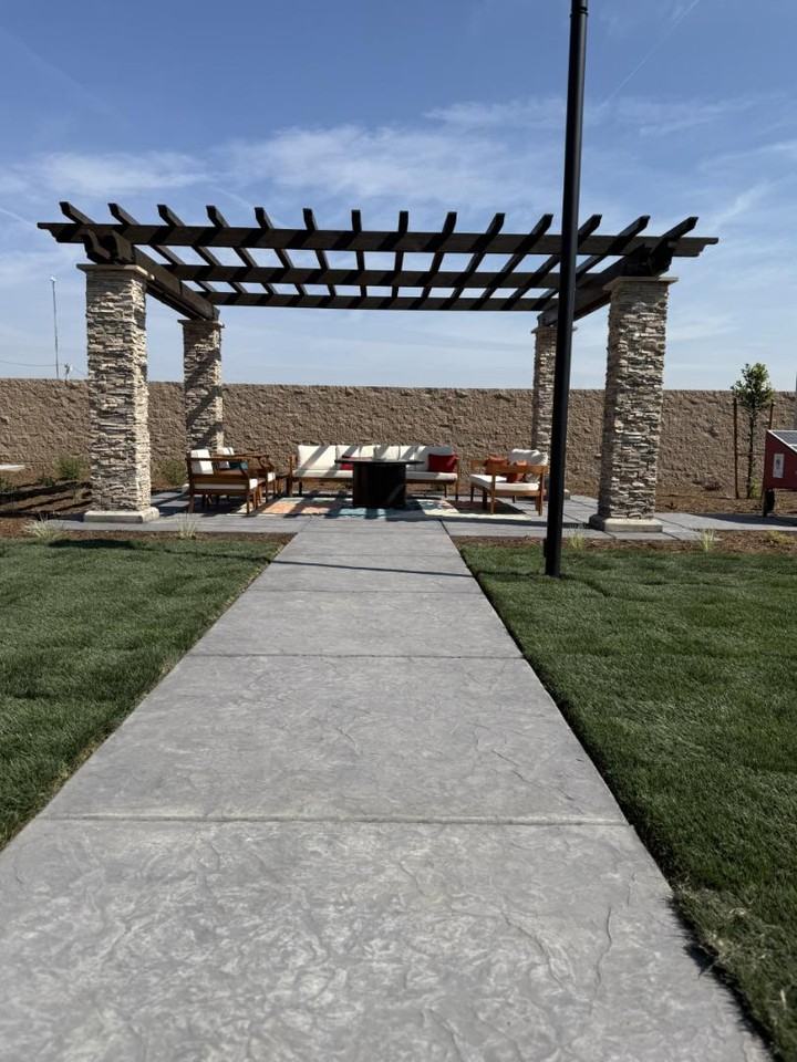 114 E. Shannon Parkway - Photo 2 of 10