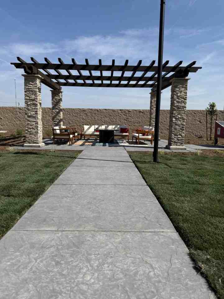 118 E. Shannon Parkway - Photo 2 of 10