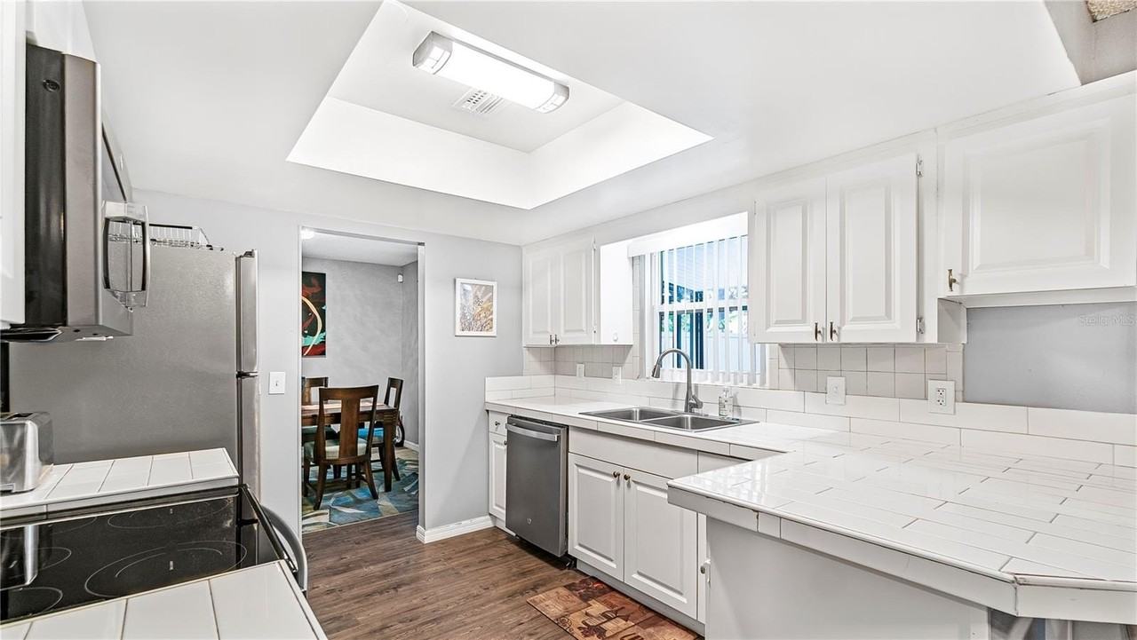 5350 Arpana Dr - Photo 6 of 34