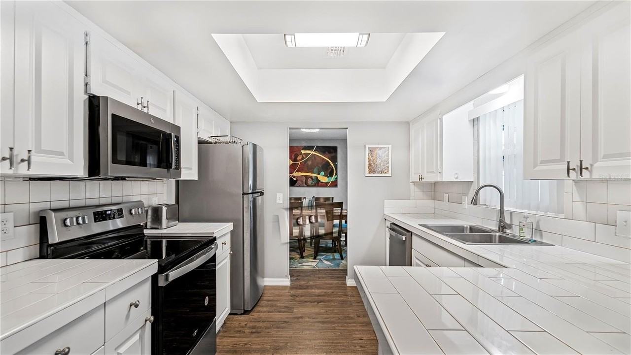 5350 Arpana Dr - Photo 7 of 34