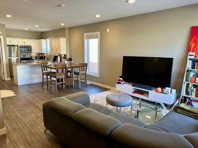378 Wardlaw Avenue #1 - Photo 3 of 10