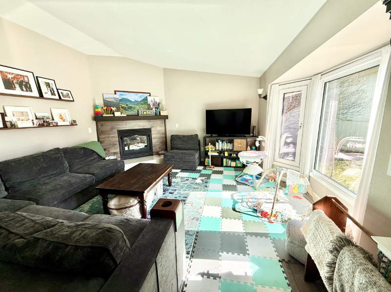 19819 Fairmount Cir - Photo 2 of 12